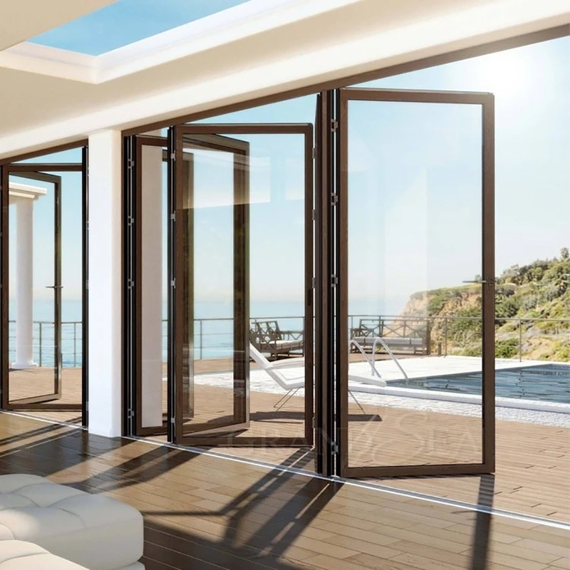 1.4mm πάχος τοίχου Αλουμινίου γυαλί Patio Ακορντεόν πόρτα για σύγχρονη λύση ασφαλείας