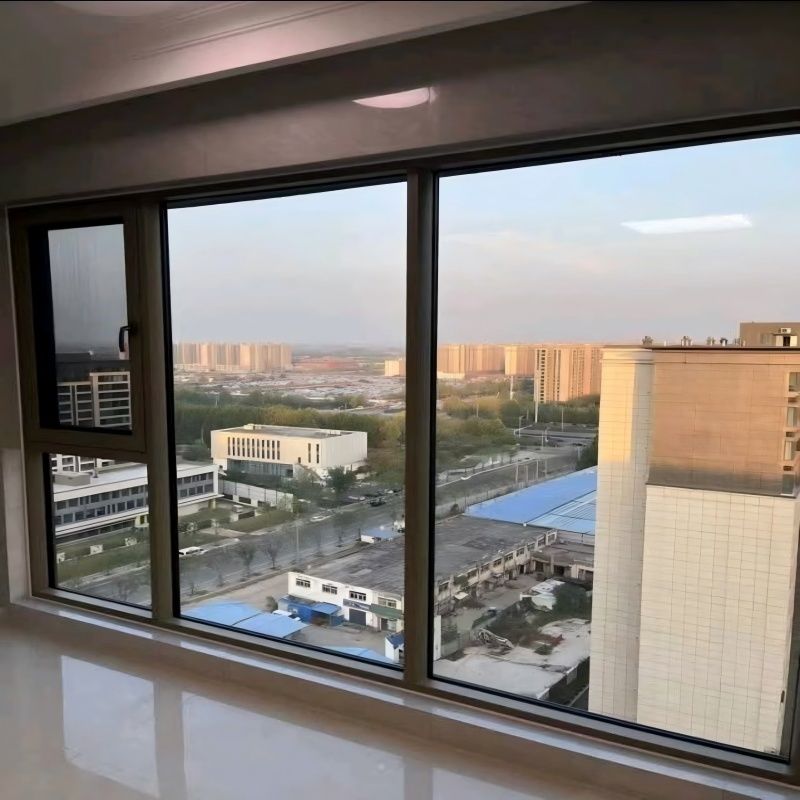 Σύγχρονος Σχεδιασμός Ανοιγόμενο Παράθυρο Αλουμινίου με Χειροκίνητη Μανιβέλα και Γωνία Αντικρούσεως Τύπου R