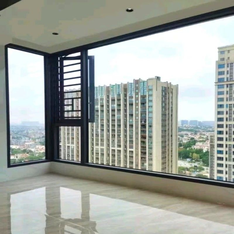 Σύγχρονος Σχεδιασμός Ανοιγόμενο Παράθυρο Αλουμινίου με Χειροκίνητη Μανιβέλα και Γωνία Αντικρούσεως Τύπου R