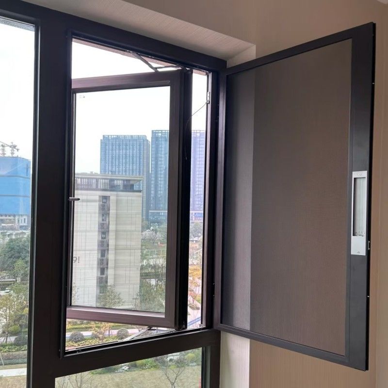 Σύγχρονος Σχεδιασμός Ανοιγόμενο Παράθυρο Αλουμινίου με Χειροκίνητη Μανιβέλα και Γωνία Αντικρούσεως Τύπου R