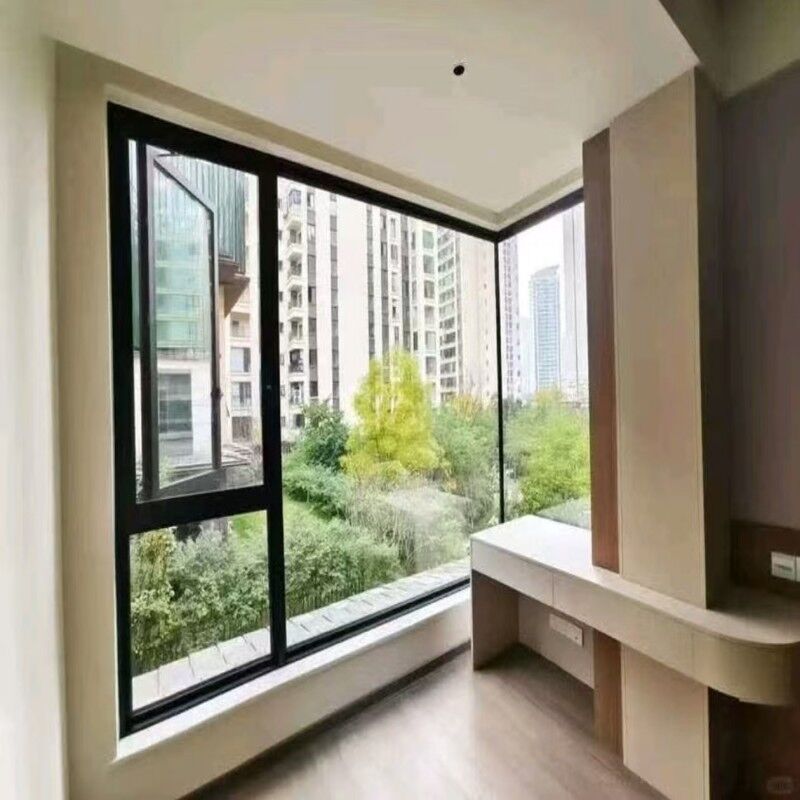 Ανθεκτικό στη διάβρωση κελύφωμα από κράμα αλουμινίου Ανερόστερο παράθυρο Ανθεκτικό υλικό Ανοιχτό ήχο Σύγχρονο σχεδιασμό για χρήση στο μπάνιο