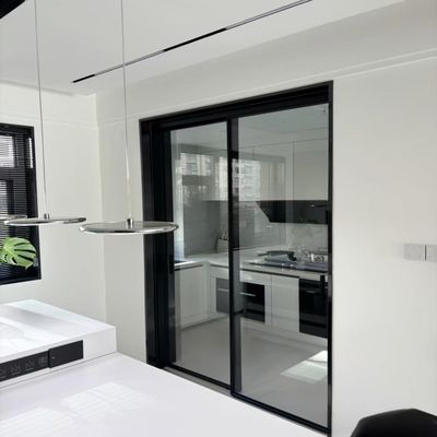 Στιλάτη θερμοδιακοπτόμενη συρόμενη πόρτα αλουμινίου με στενό πλαίσιο και γυάλινα πάνελ από σκληρυμένο γυαλί